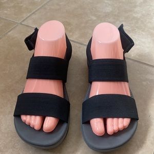 Clarks Cloudsteppers Women’s Black Strap Sandals